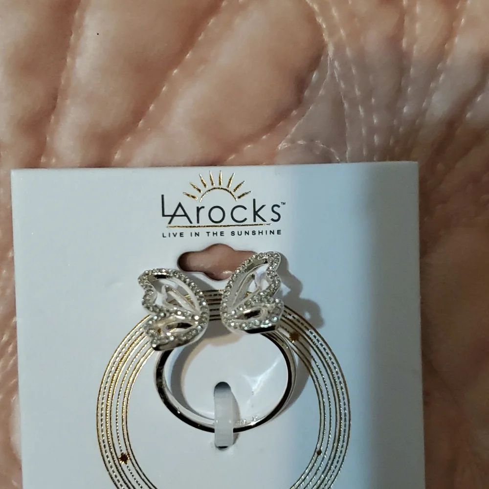LA ROCKS BUTTERFLY 🦋 Ring - Picture 3 of 4
